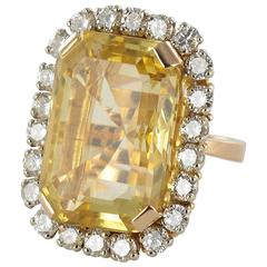 Splendid 1960s 22.85 carat Citrine 2.65 carat Diamond 18 carat Gold Ring 8
