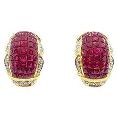 Ruby  Boucles d'oreilles avec diamants sertis dans des montures en or 18 carats