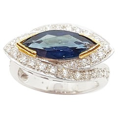 Bague en or blanc 18 carats sertie d'un saphir bleu marquise et de diamants