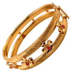 Bracelet jonc vintage en or jaune 14 carats avec motifs de fleurs en corail
