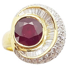 Rubin mit Diamantring in 18 Karat Gold gefasst