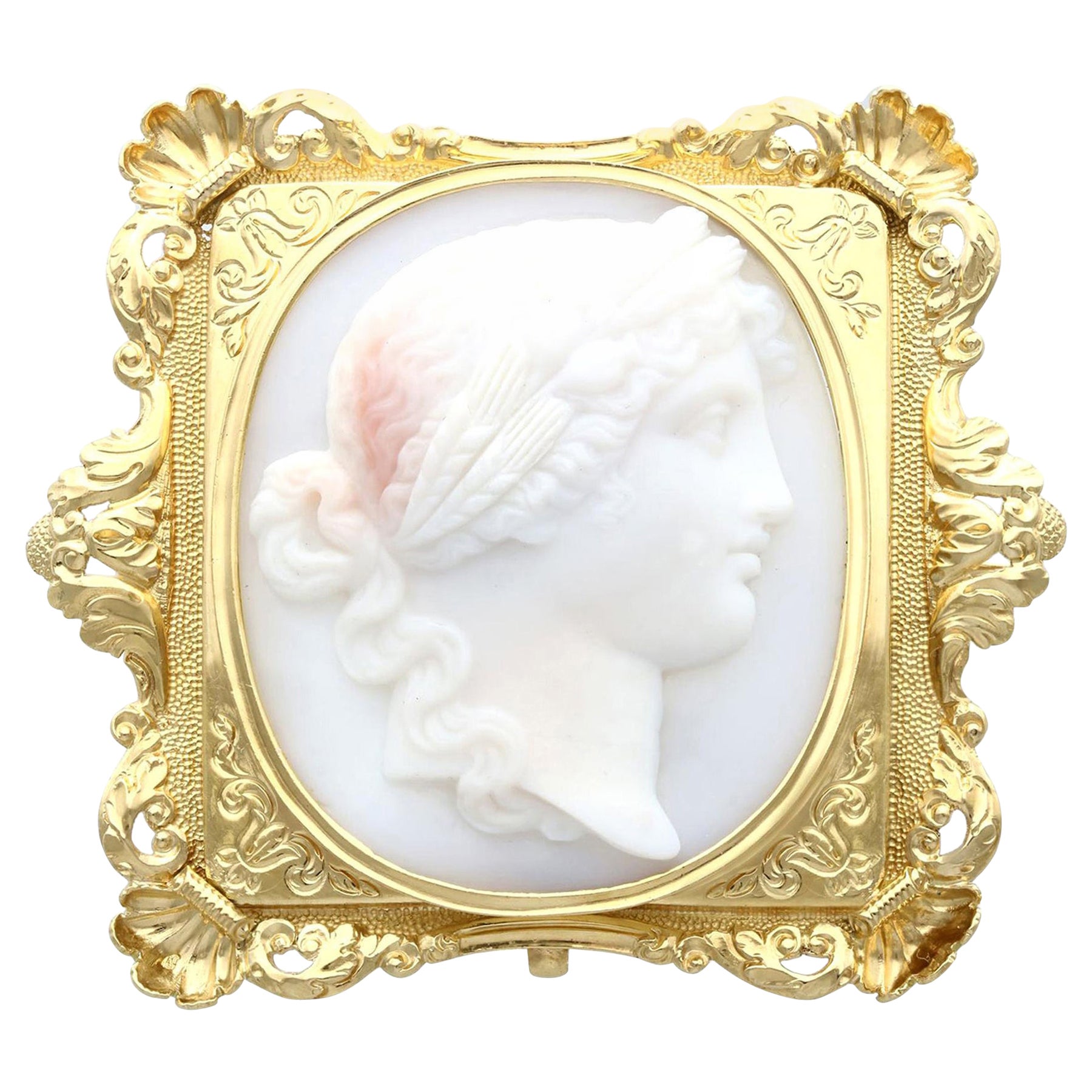 Antique Carved Hardstone and Yellow Gold Cameo Brooch