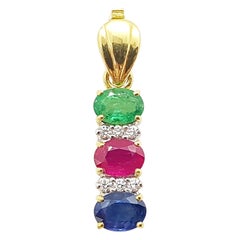 Colgante de Rubí, Zafiro Azul y Esmeralda con Diamantes en Engaste de Oro de 18 Kilates