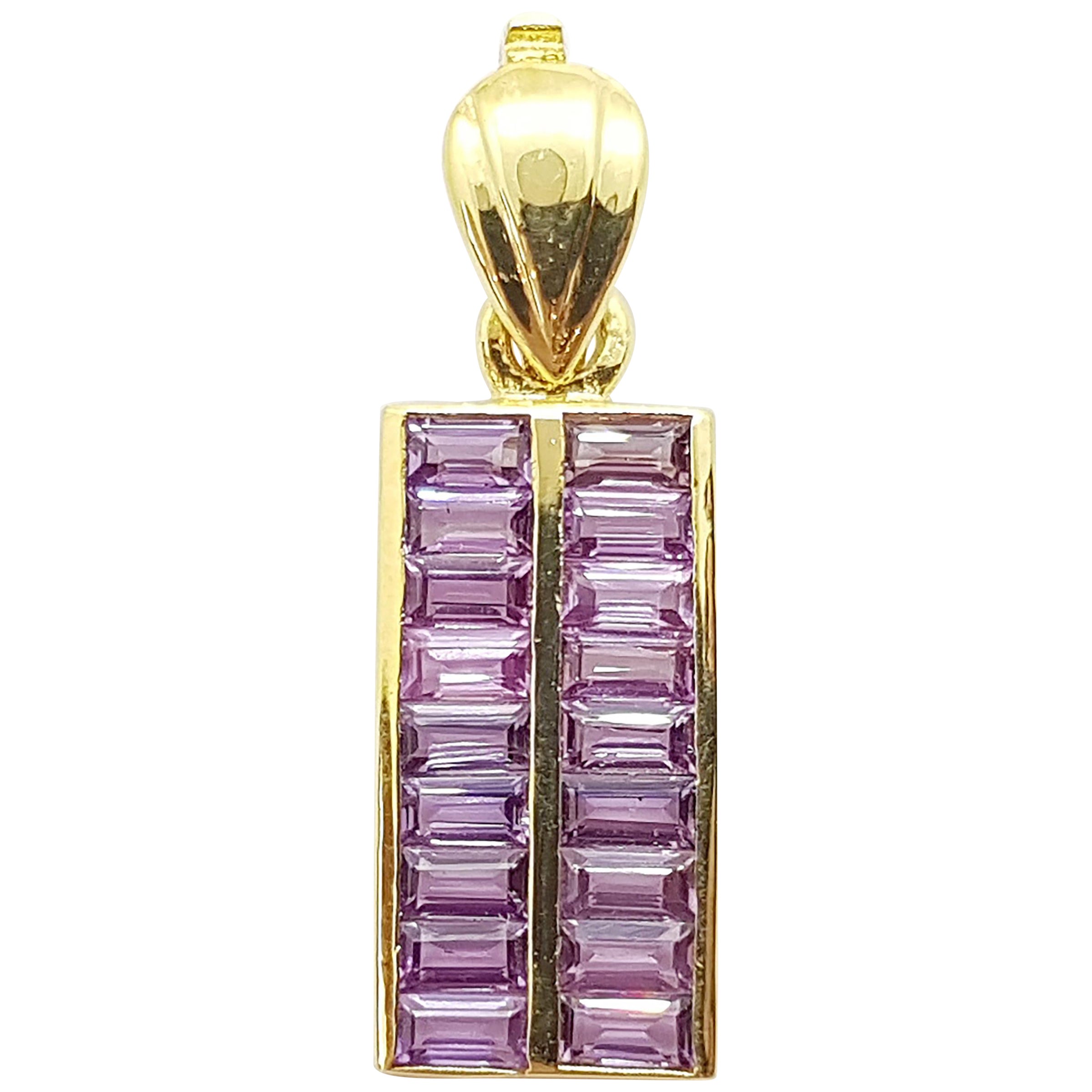 Pendentif en saphir violet serti dans des montures en or 18 carats