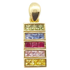Pendentif en saphir de couleur arc-en-ciel serti dans des montures en or 18 carats