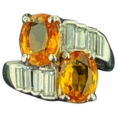 Bague croisée en saphir orange ovale et diamants