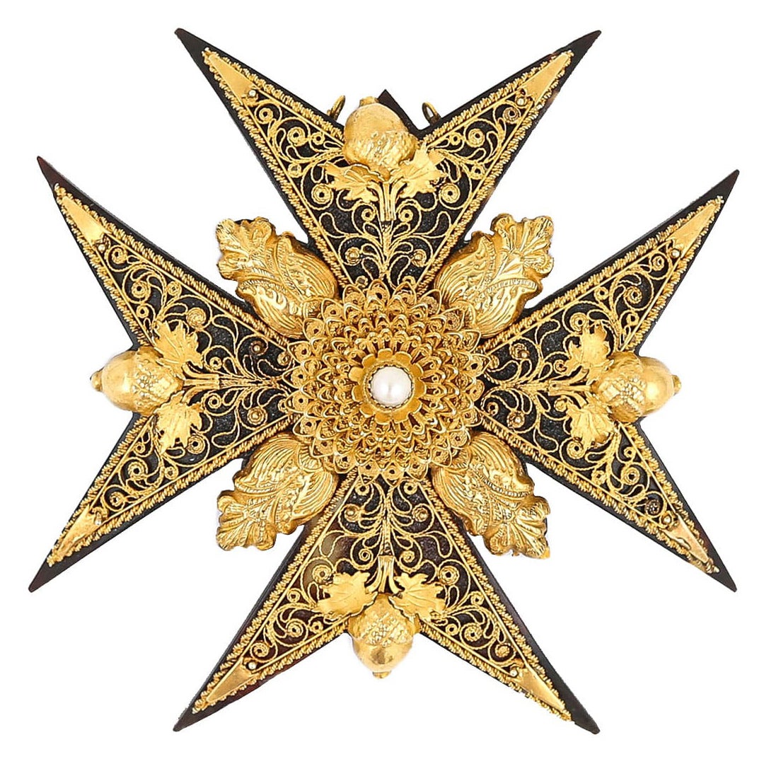 Georgian Filigree Gold, Piqué and Seed Pearl Maltese Cross Pendant, Circa 1825