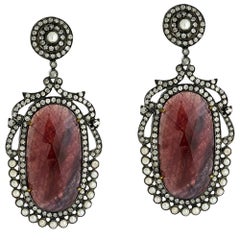 Boucle d'oreille saphir rouge et perle avec diamants en or et argent 18k