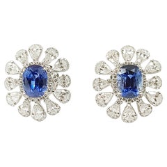 Boucles d'oreilles en saphir bleu et diamant montées sur platine 950