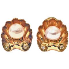 1940s Pearl Diamond Gold Shell Design Earrings