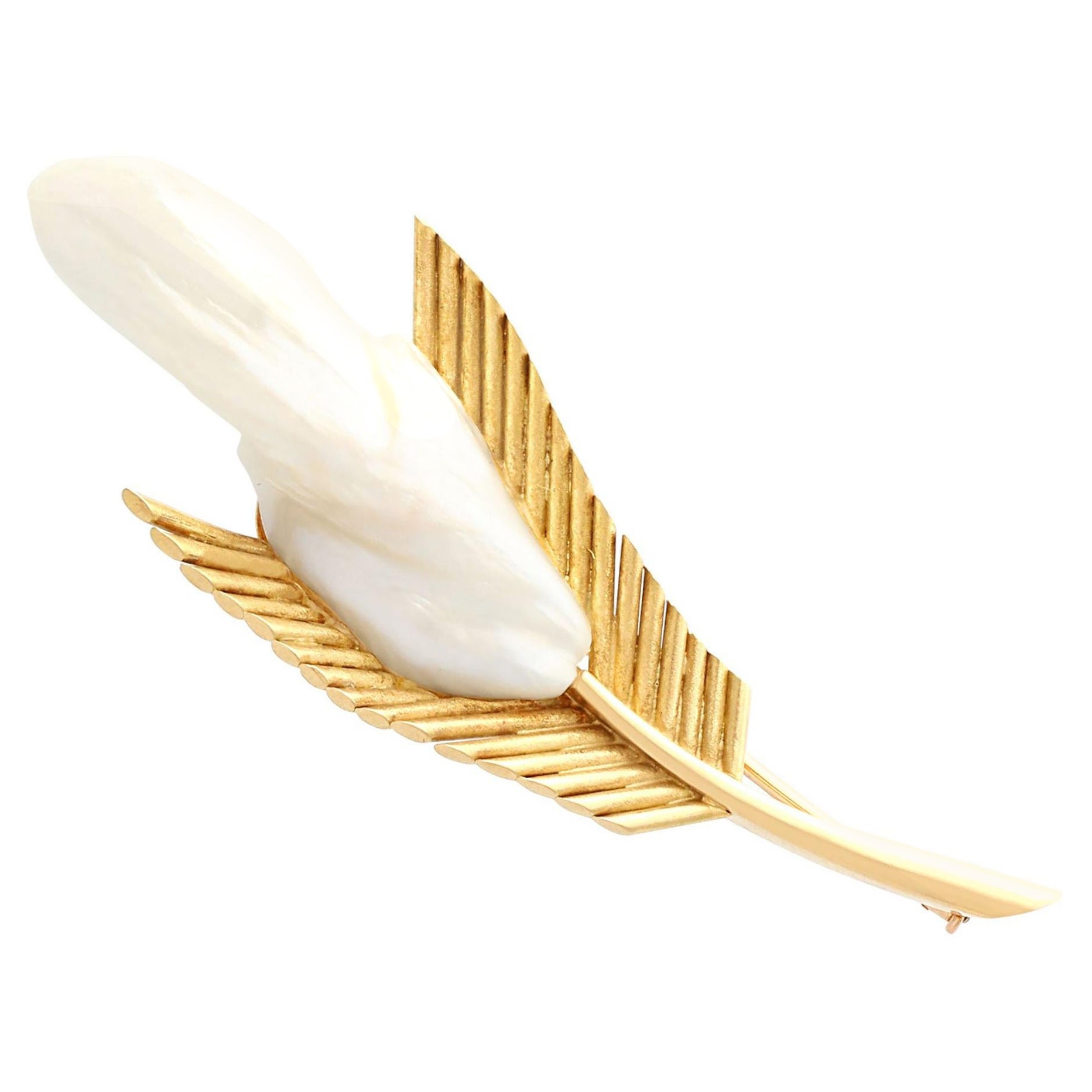 Vintage French Mississippi River Pearl Yellow Gold Feather Brooch, 1950 For Sale