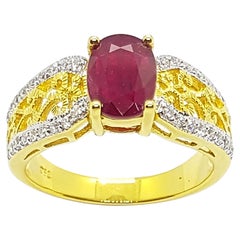 Rubin mit Diamant  Ring in 18 Karat Gold gefasst