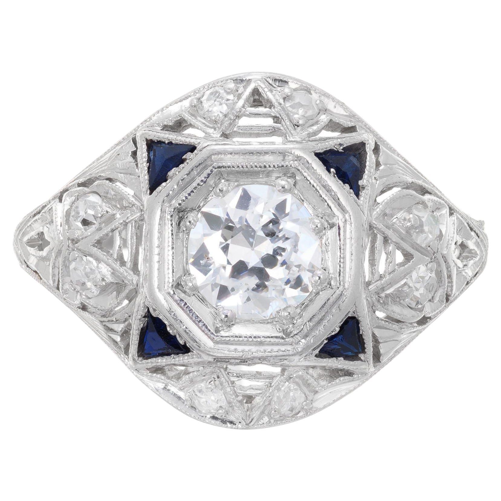 Bague triangulaire à dôme en platine avec saphir bleu et diamant de 0,60 carat