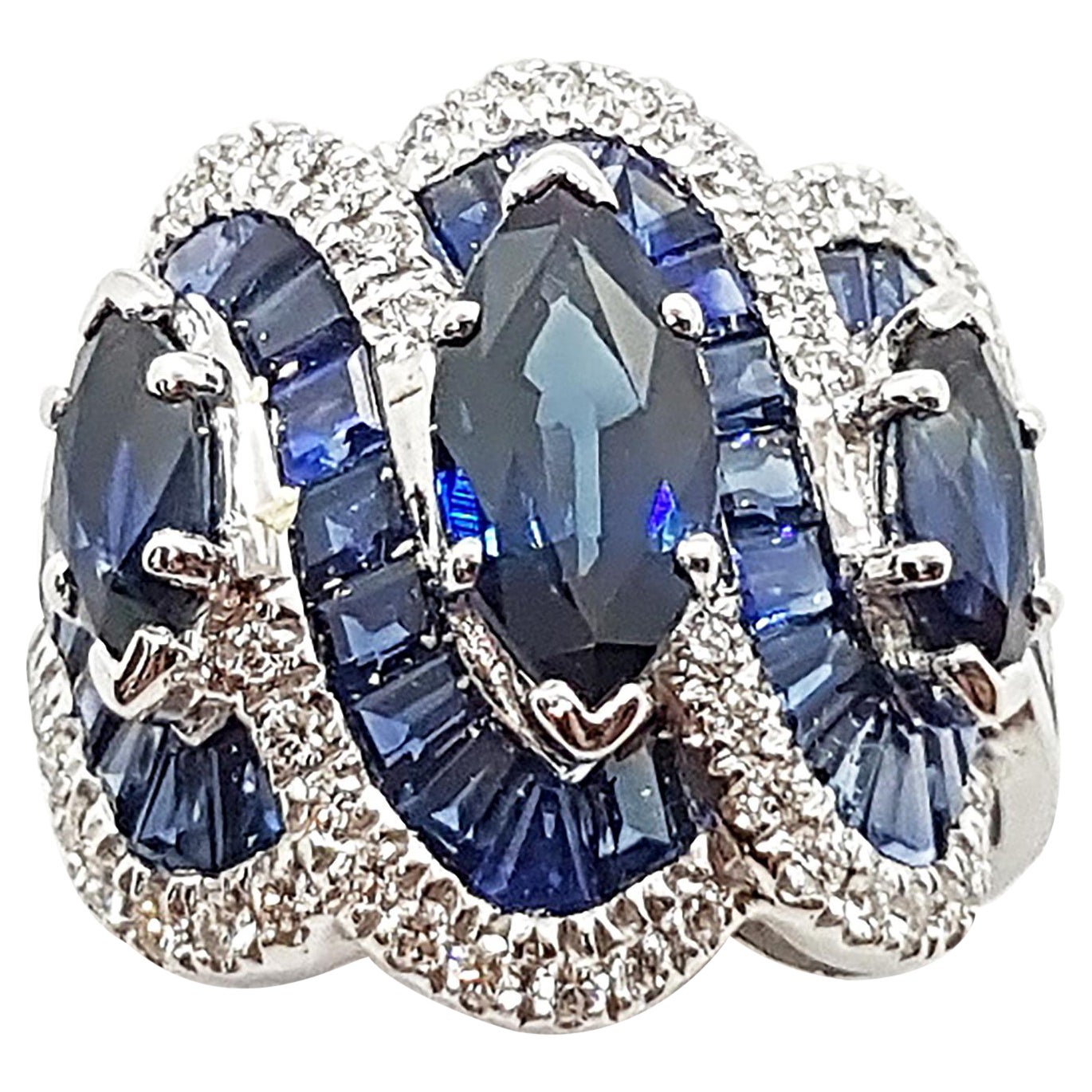 Blauer Saphir mit Diamantring aus 18 Karat Weißgold in Fassungen