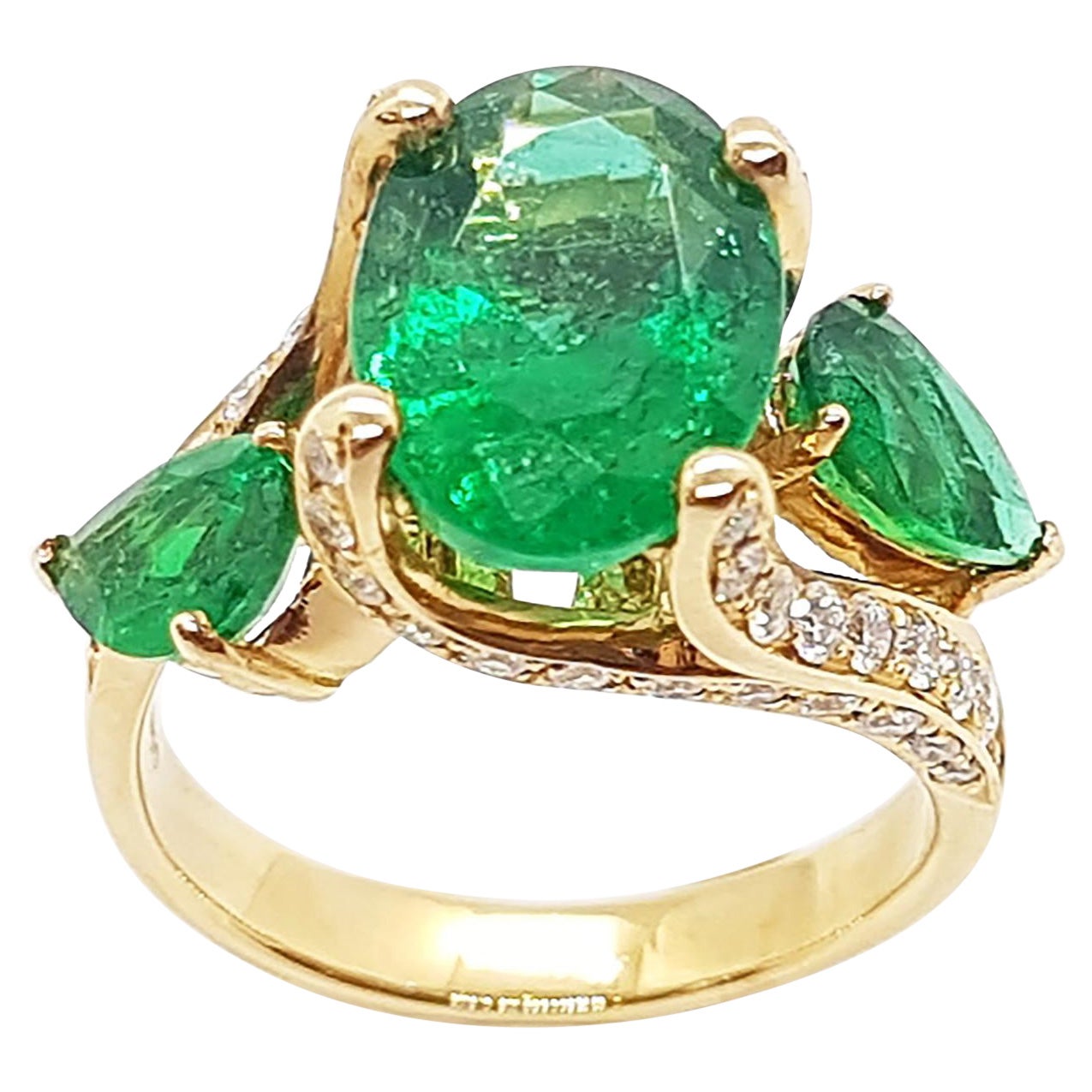 Emerald with Diamond Ring set in 18 Karat Rose Gold Settings For Sale