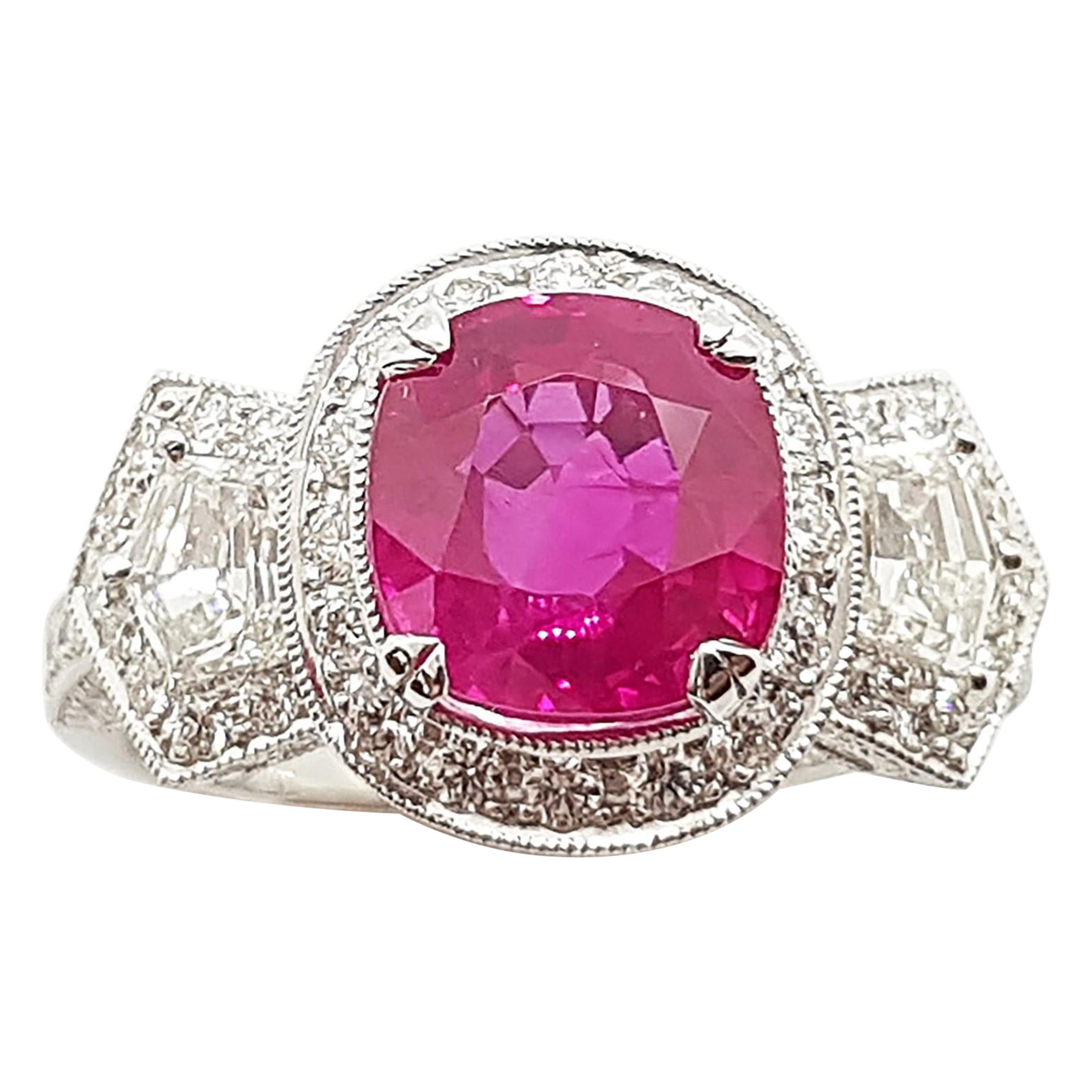 Bague en or blanc 18 carats sertie de saphirs roses et de diamants