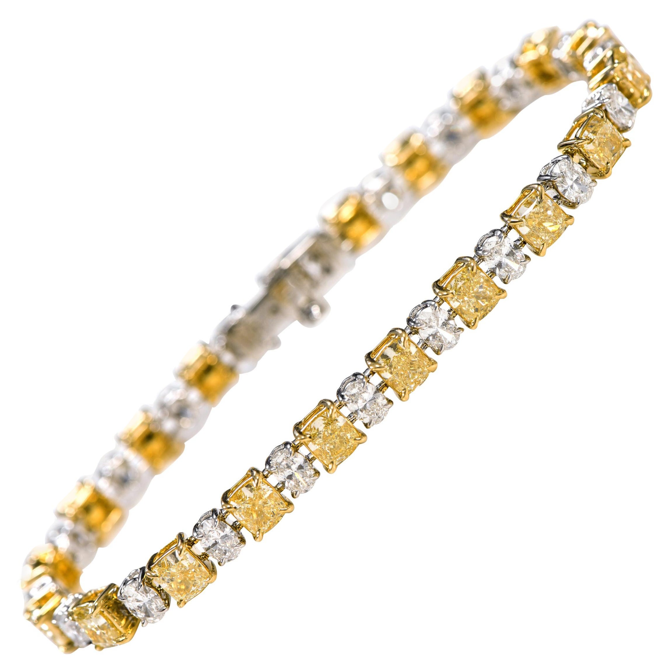 18 Karat Gold 11.21 Solitaire Fancy Yellow and White Diamond Tennis Bracelet
