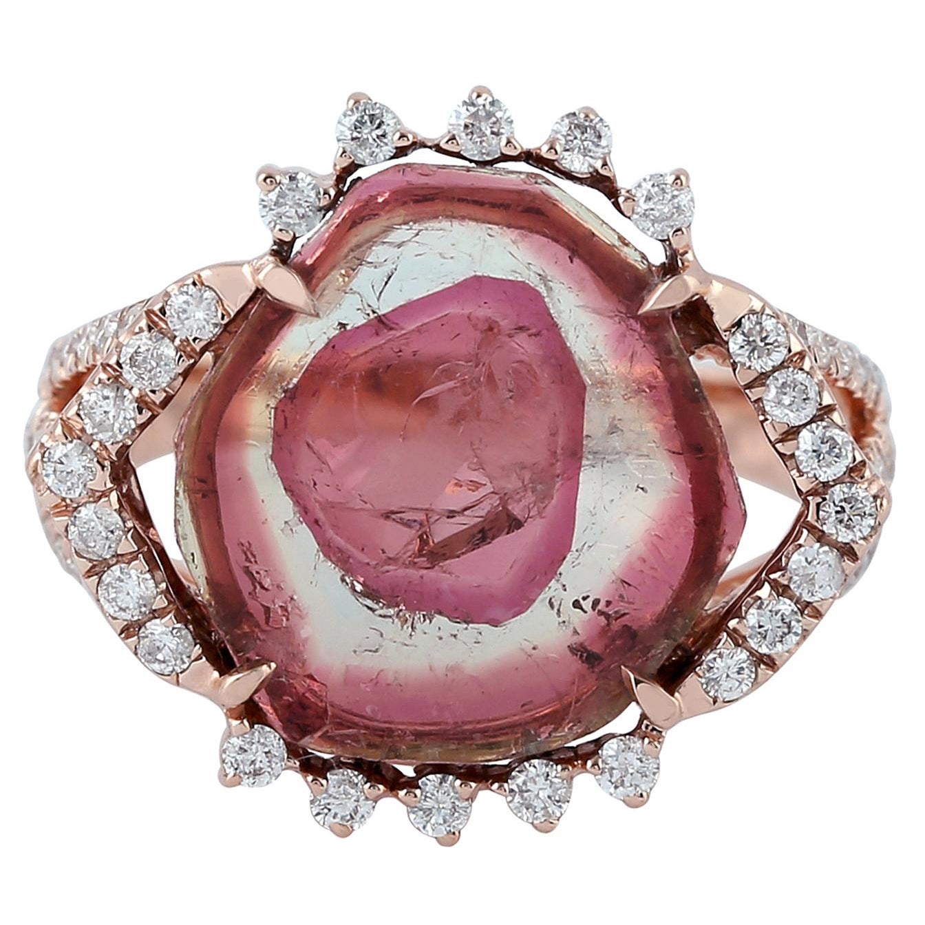 Cocktail-Ring mit Turmalin, umgeben von Pavé-Diamanten, aus 18 Karat Gold im Angebot