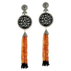 Boucles d'oreilles à pompon en or et argent avec onyx et saphirs orange sculptés à la main et diamants