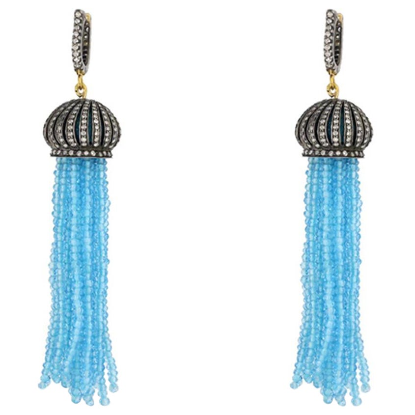 Boucles d'oreilles à pompon en or et argent 18 carats avec topaze bleue et diamants