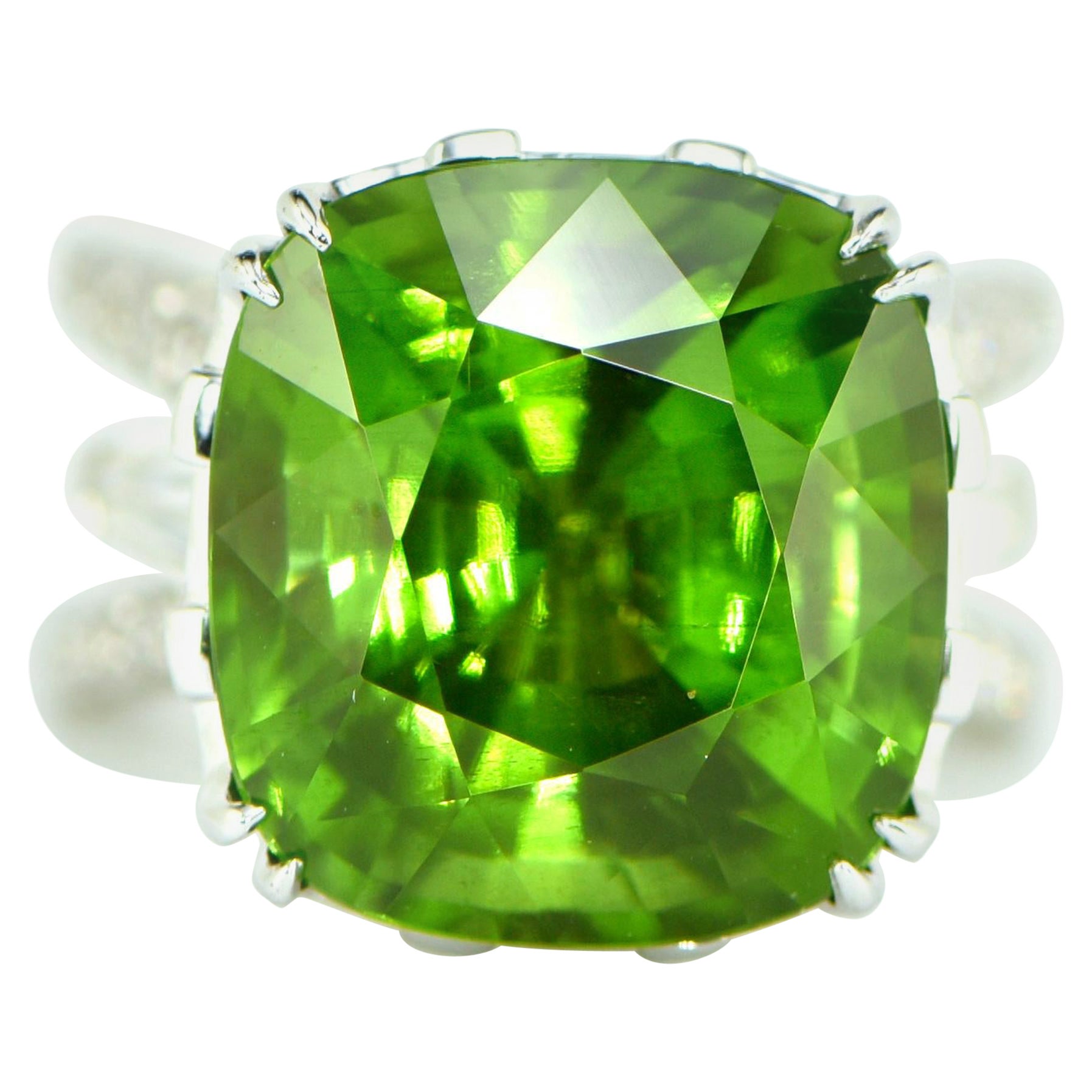 18.72ct Burmese Peridot and Diamond 18 Karat White Gold Ring For Sale