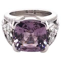 Anello certificato con spinello birmano viola da 8,90 carati e diamanti in oro bianco 18 carati