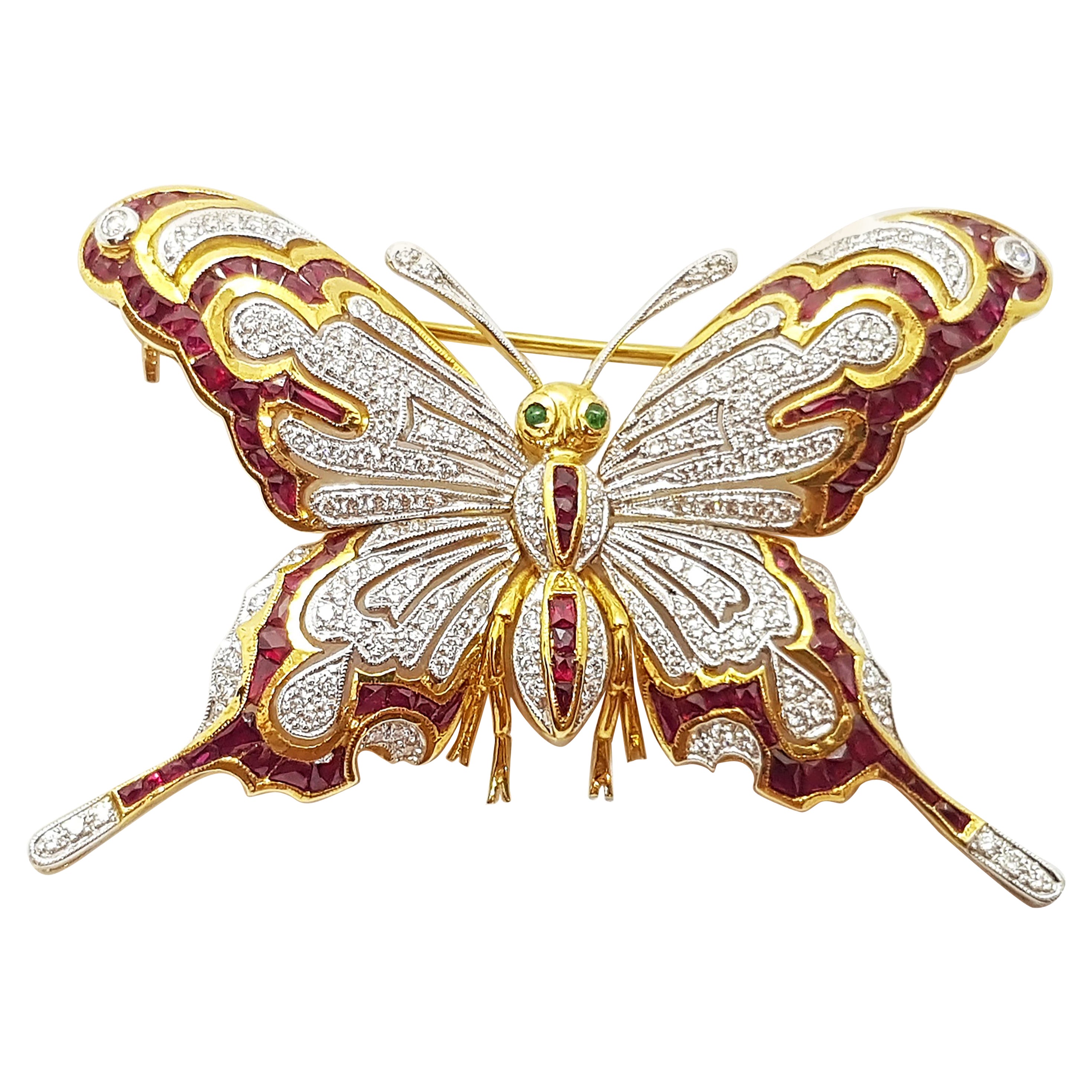 Broche papillon en or 18 carats sertie de rubis, émeraudes cabochons et diamants en vente