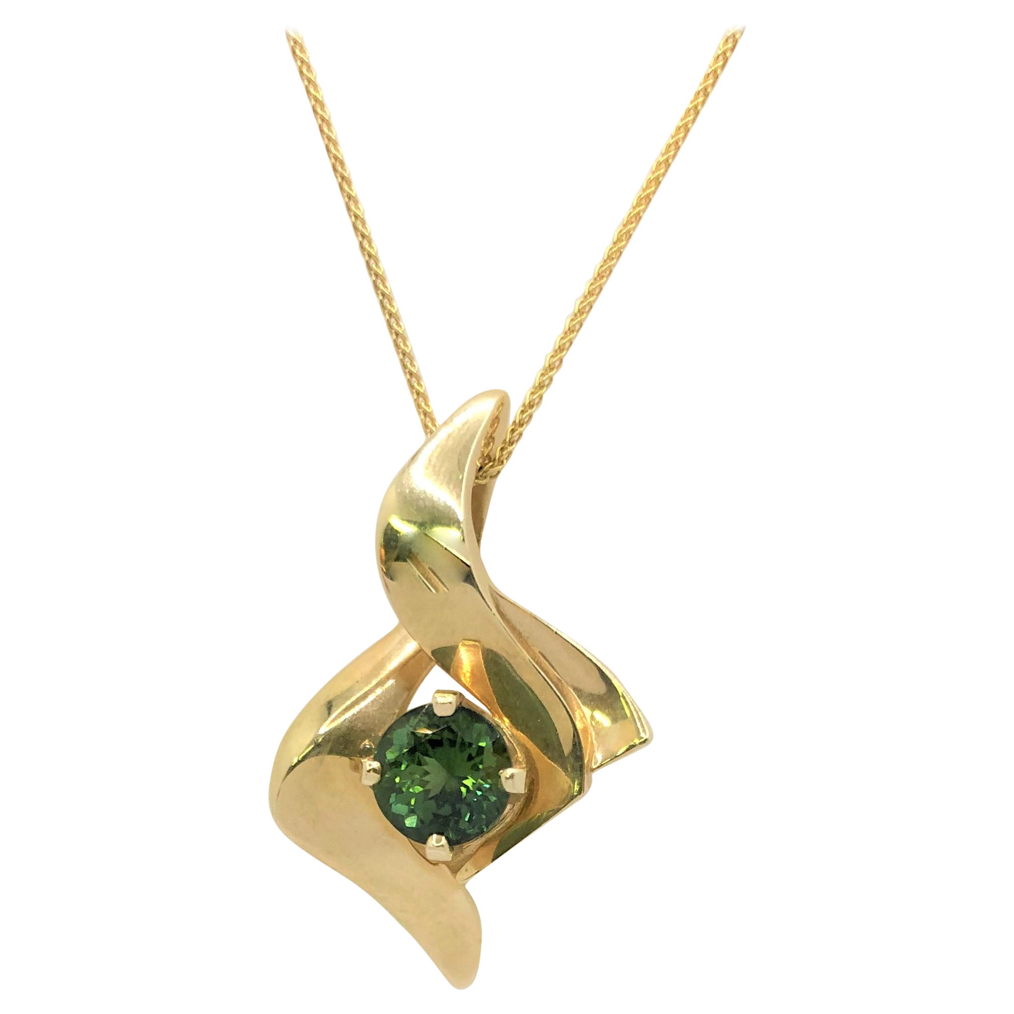 14KY Green Tourmaline Pendant Necklace For Sale