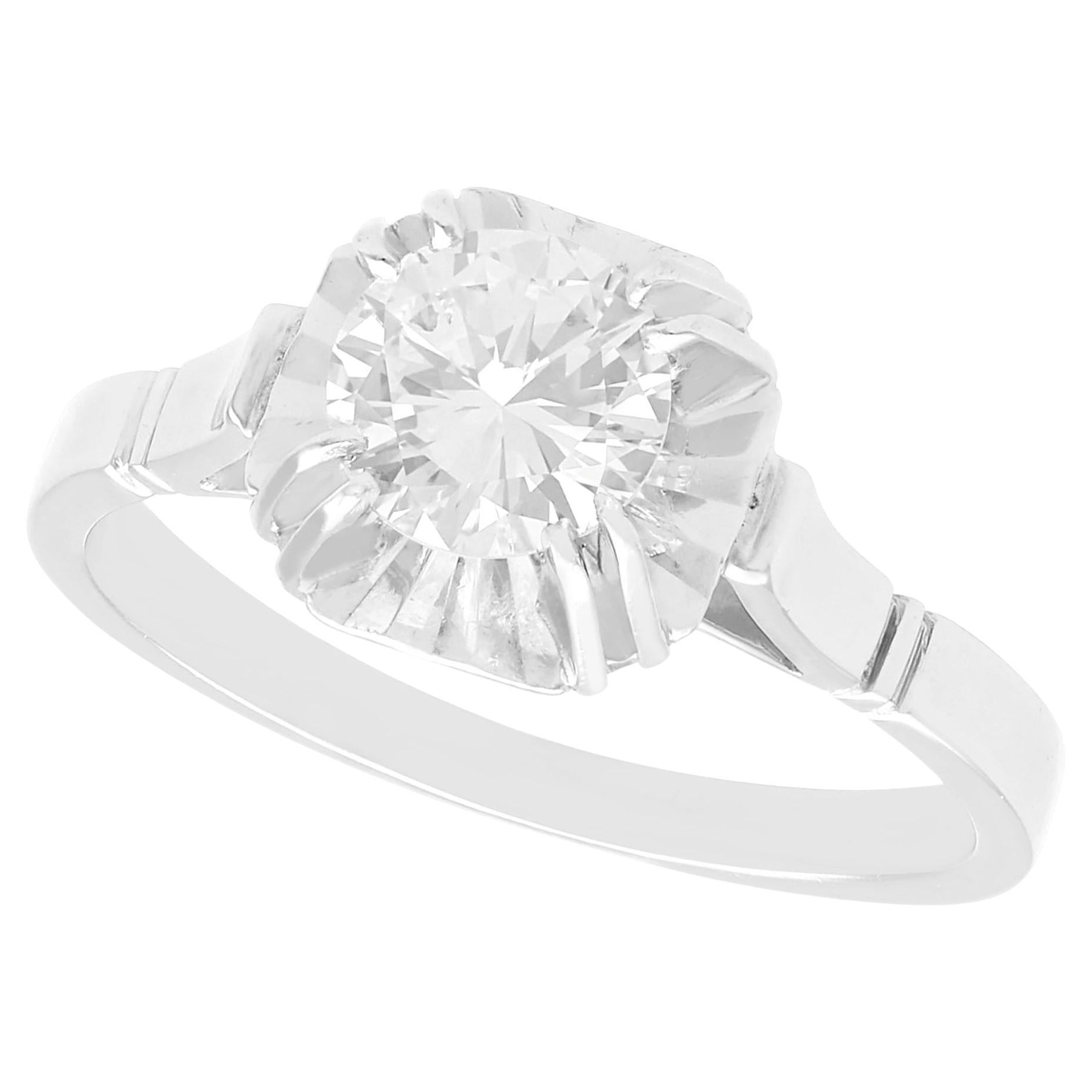 Anillo de compromiso solitario de diamantes y oro blanco francés de los años 30