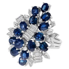Anillo de cóctel vintage de oro blanco con zafiro de 5,25 ct y diamantes de 1,33 ct, hacia 1970
