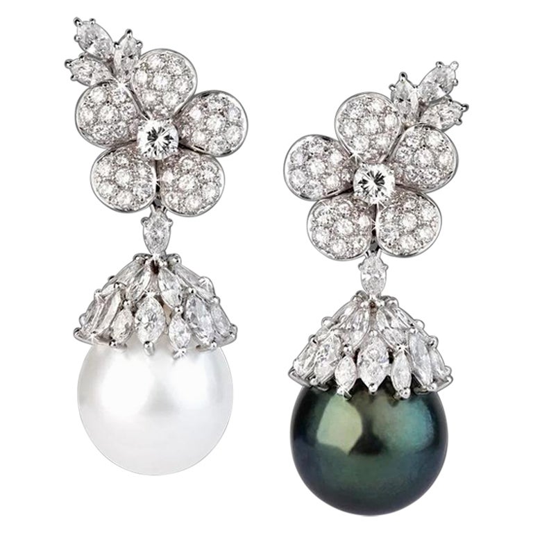 Signierte Ohrringe von Pederzani für etwa 10,00 Karat Diamanten und Perlen im Angebot