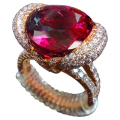 Anello da cocktail con tormalina rubellite rotonda e diamanti da 10,05 carati