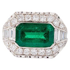Gubelin Certified 5, 00 Carat Colombian Emerald Cocktail Ring with Diamonds
