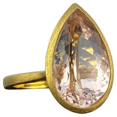 Anello di fidanzamento con morganite a forma di pera da 8,9 carati