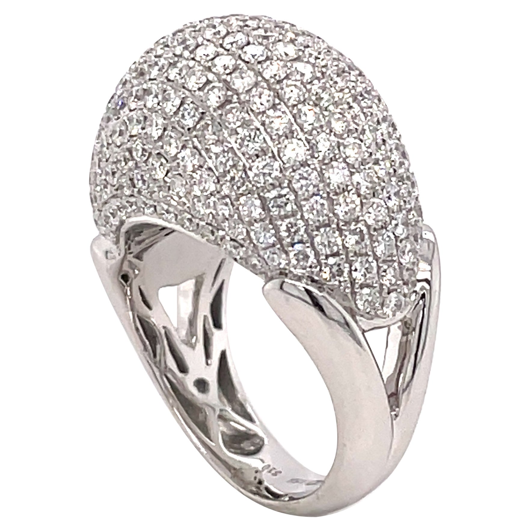 18Kt White Gold 3.10ct Diamond Cocktail Ring For Sale
