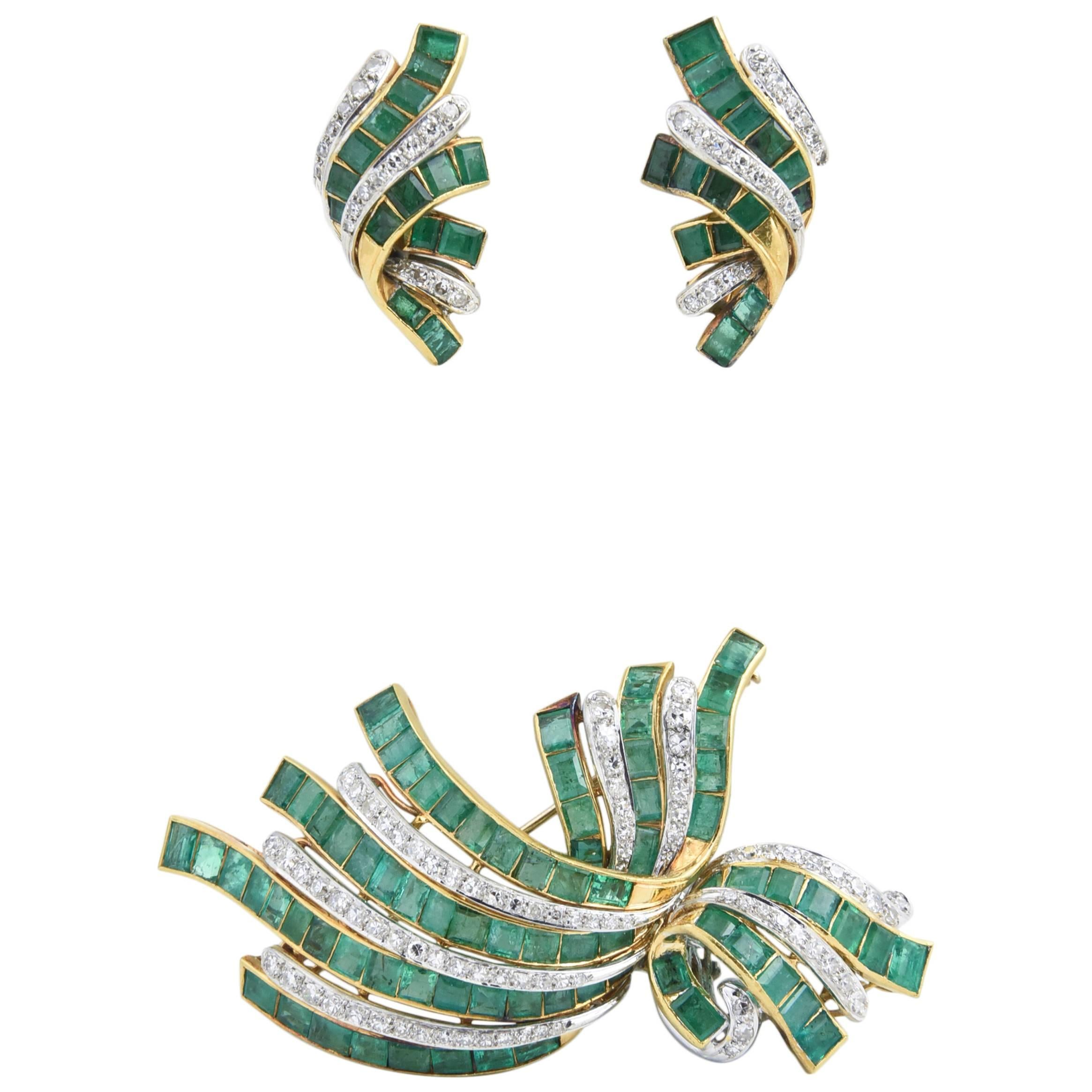 Retro Diamond Emerald Gold Brooch and Earrings Suite For Sale