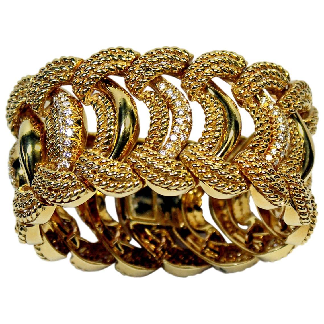 Armband aus hochglanzpoliertem Gold mit gedrehtem Seil und Diamanten
