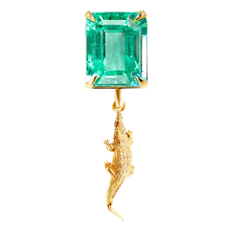 18 Karat Yellow Gold Mesopotamia Contemporary Brooch with Emerald For Sale
