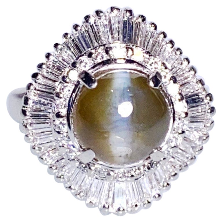 Cat's Eye Chrysoberyl and Diamond Ring in Platinum 900 For Sale