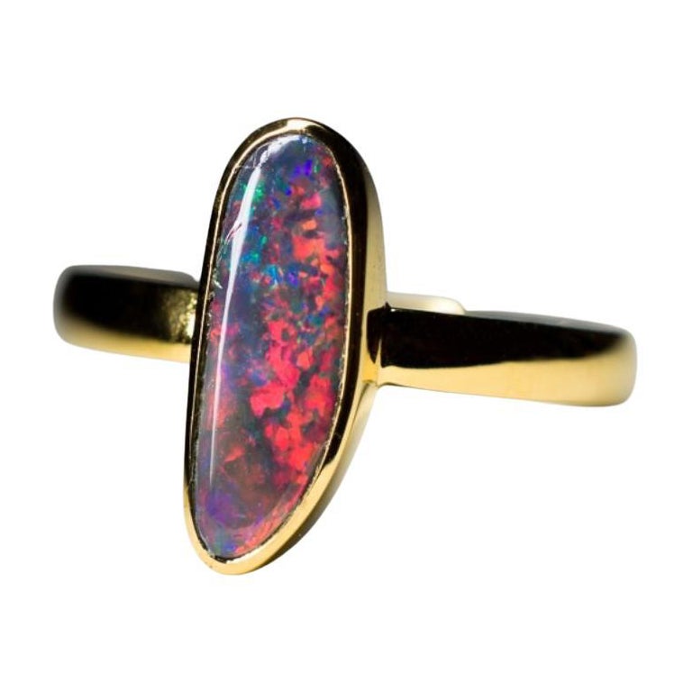 Bague en or jaune, opale noire et opale d'Australie, pierre précieuse  lumineuse fleur d'azalea rose vif En vente sur 1stDibs