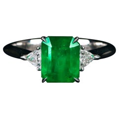 2.5 Ct Vivid Green Emerald and Diamond Ring in 18k White Gold