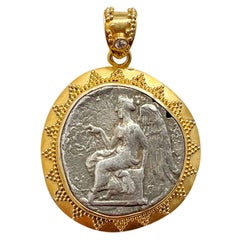 Pendentif en or 22 carats avec pièce de monnaie Nike de la Grèce antique, datant du 5e siècle avant J.-C.