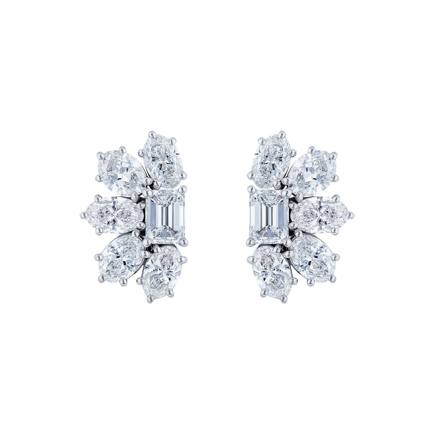 GIA-zertifizierter 5,93 Karat Smaragd und ovaler Diamant-Cluster-Ohrring