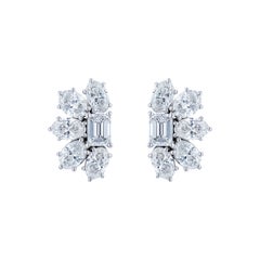 GIA-zertifizierter 5,93 Karat Smaragd und ovaler Diamant-Cluster-Ohrring