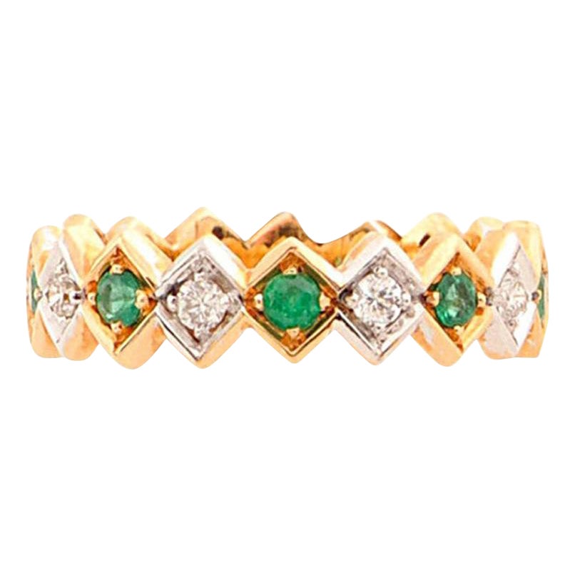 Art Deco Style 18 Karat Gold 0.20 Karat Emerald 0.08 Karat White Diamond Ring