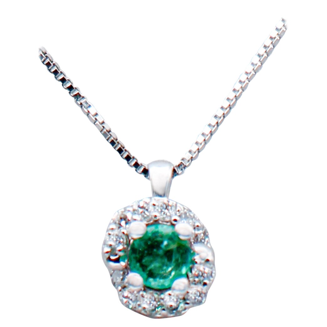 Emerald, Diamonds, 18 Karat White Gold Pendant Necklace For Sale
