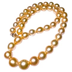 Collier de perles des mers du Sud de couleur dorée avec fermoir en or 18 carats