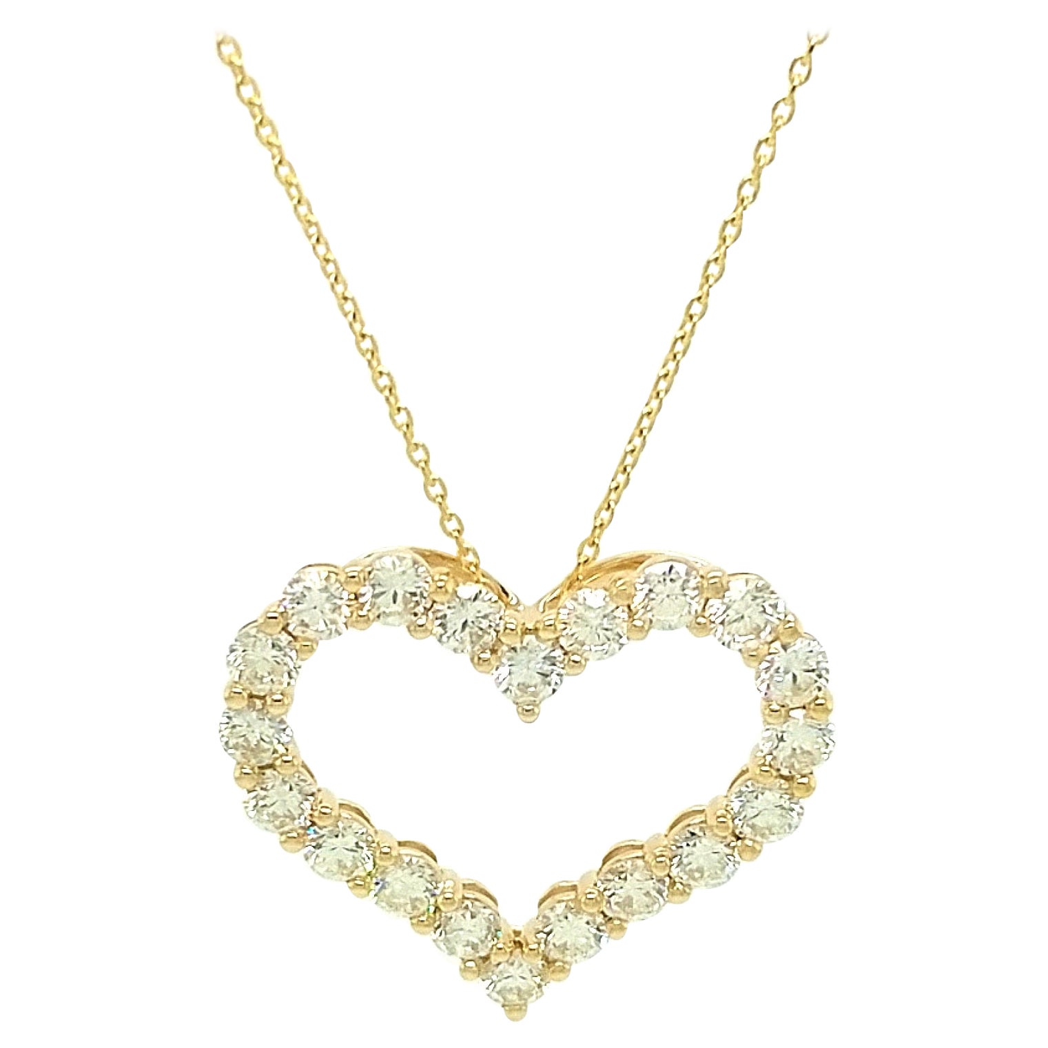 14Kt Yellow Gold 2.00ct Diamond Heart Pendant Necklace For Sale