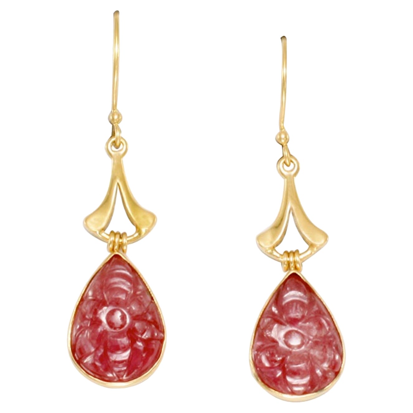 Steven Battelle 13.5 Carats Carved Ruby 18K Gold Drop Earrings For Sale