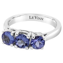 Anello cocktail con tre pietre di tanzanite in oro bianco blu e viola LeVian 14K